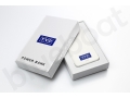 power bank z wbudowanym kablem i logo TVP